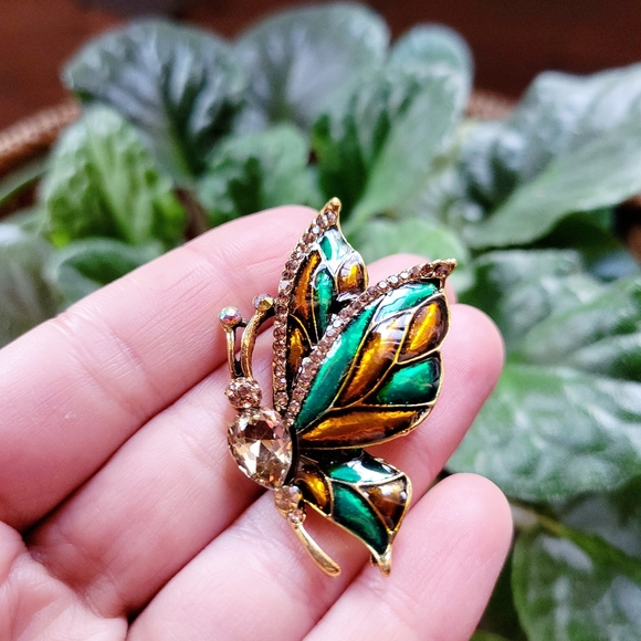 New Butterfly Brooch Pin - Picture 8 of 9